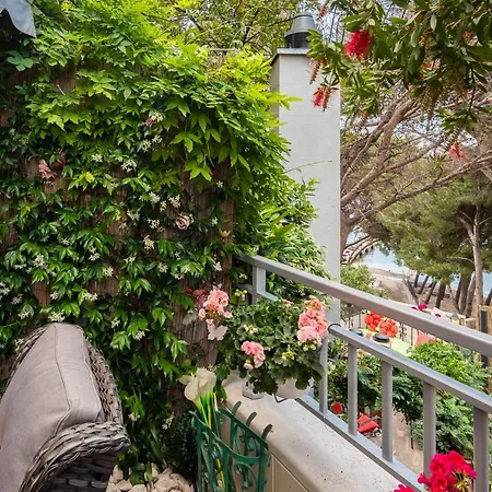 Apartament Beachfront Romilda *