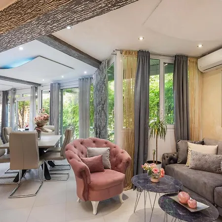 Beachfront Romilda Apartment Makarska